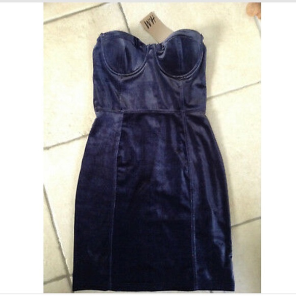 H&M Dresses & Skirts - A gorgeous strapless blue navy velvet blue dress H&M Dresses & Skirts - A gorgeous strapless blue navy velvet blue dress